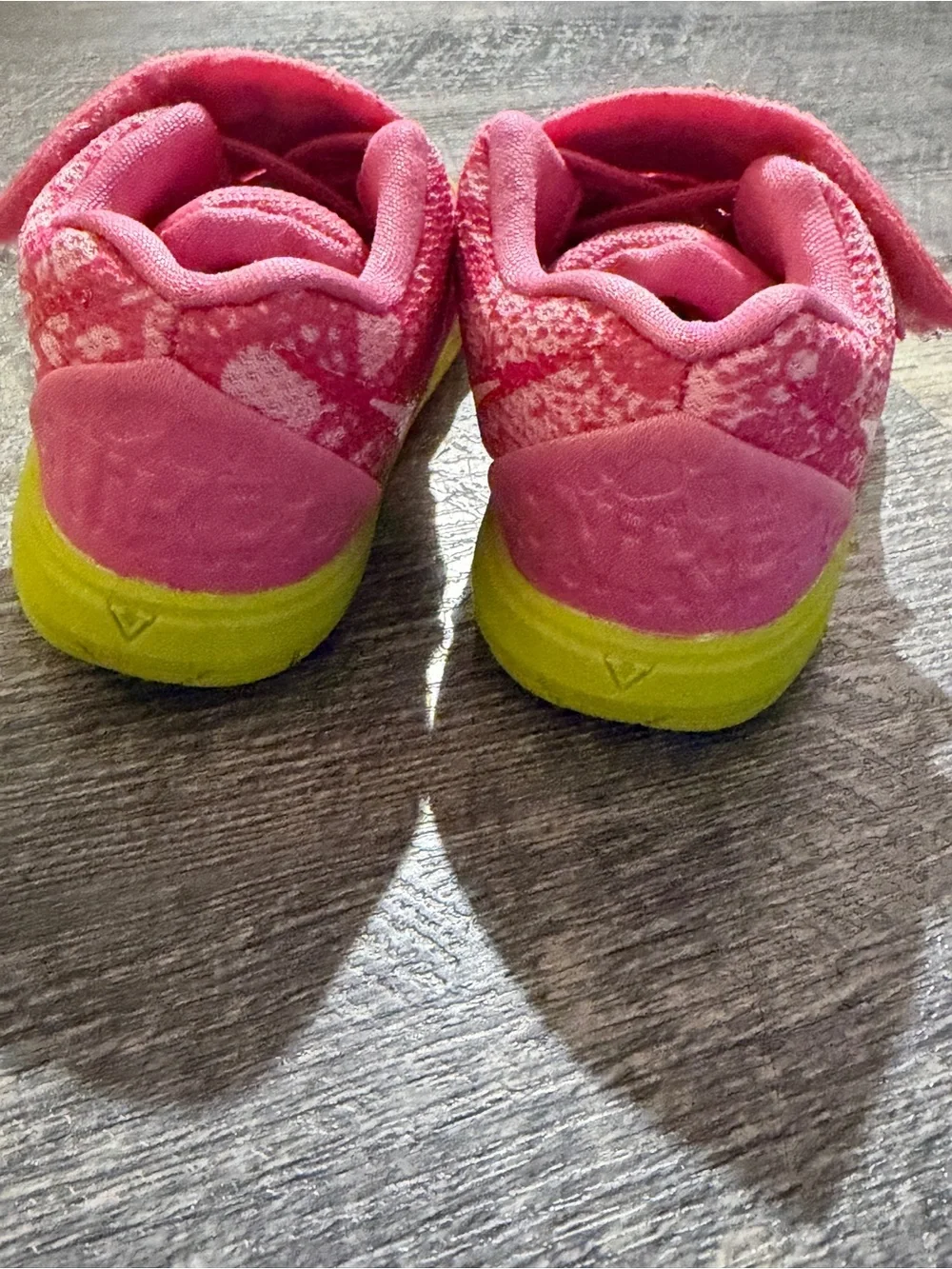 Nike Kyrie Flytrap 2 Patrick Star SpongeBob Size 7C